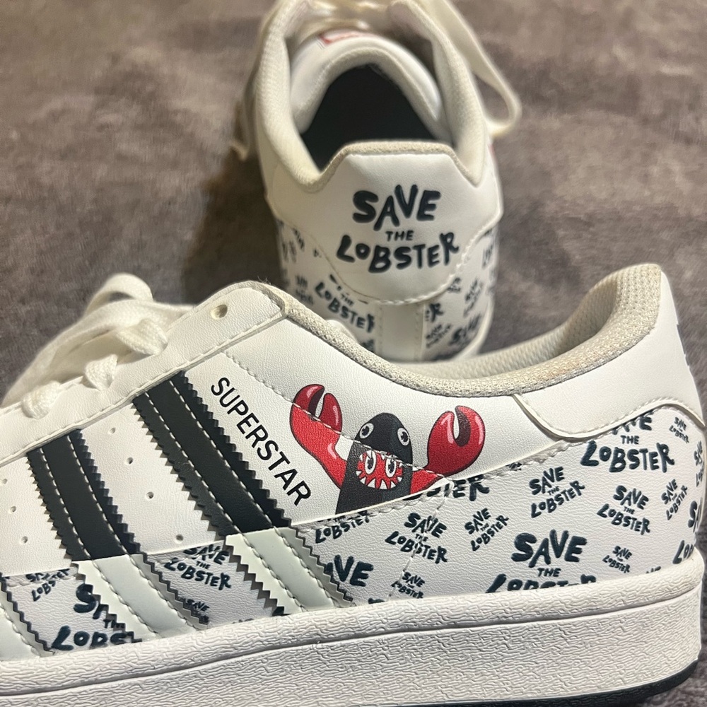 Men’s 7.5 Adidas original Superstar x Philip Colbert Save the Lobster